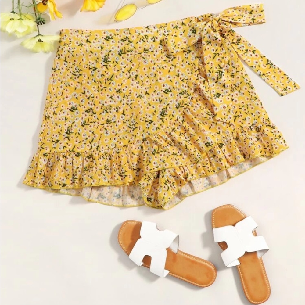 NEW✨ Floral Ditsy Skort❤️